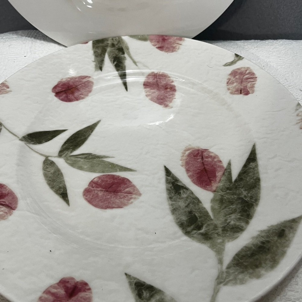222 Fifth Paper Rose Floral Dinner Plate - Pink and Green - Picture 3 of 4